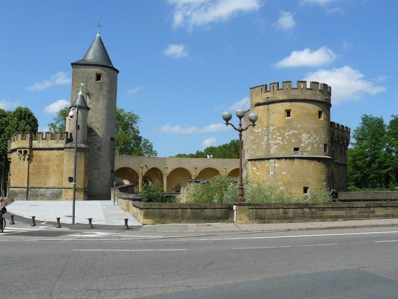 Appartement Spa Privatif Et Cinema Centre Ville Metz Bagian luar foto
